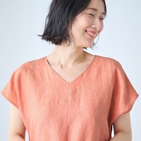 切替えとVネックで顔まわりすっきり