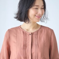 襟元に施したピンタックが上品