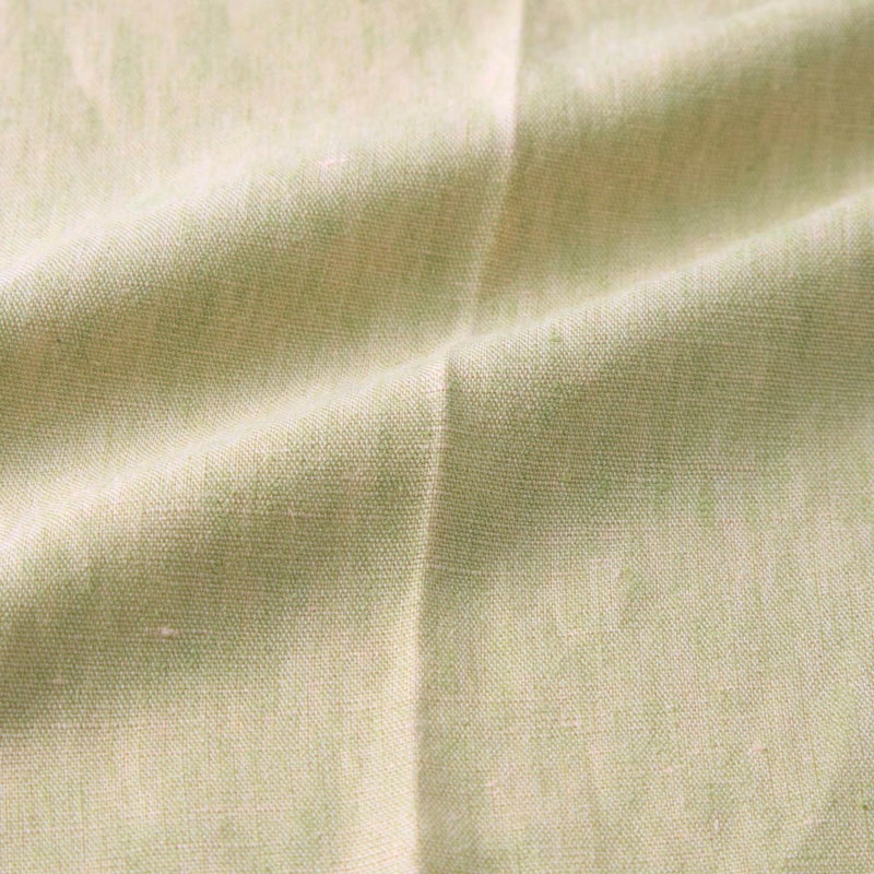 シャリ味と清涼感が魅力のリネン混素材でやわらかな着心地