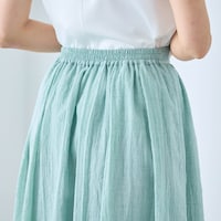 ウエスト後ろはゴム仕様で窮屈感のないはき心地