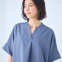 首まわりをすっきり見せるキーネック