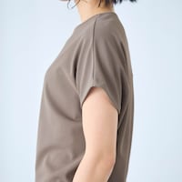 サイドから見たときにすっきり見える袖口のライン