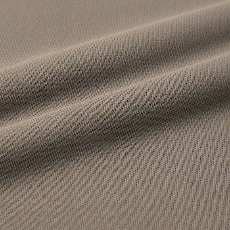 表面は微光沢のあるポリエステル素材