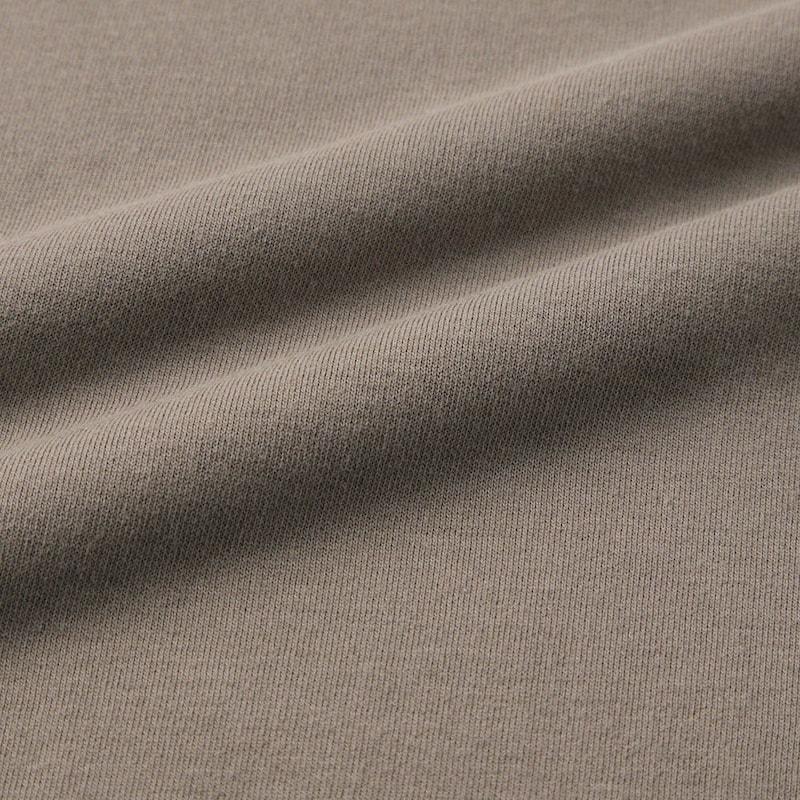 肌に触れる面は汗を吸う綿素材