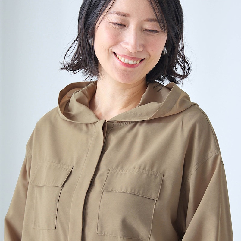 胸ポケットがデザインアクセント