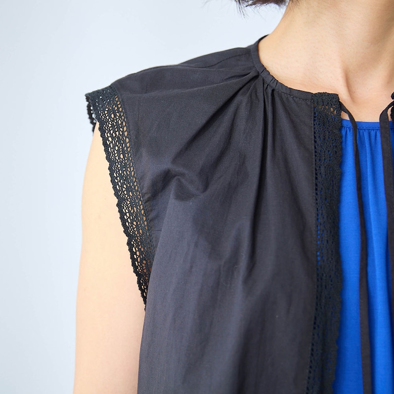 部分的にレースをあしらったデザイン