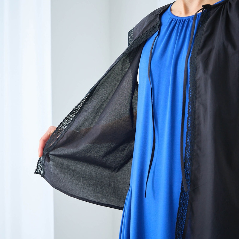 ほど良く透けるシアー素材が軽やか