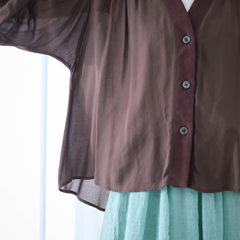 シアーな布帛素材とカットソーをドッキングしたデザイン