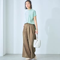 モデル身長168cm／M ※写真は撮影用のため股下+6cmになります。