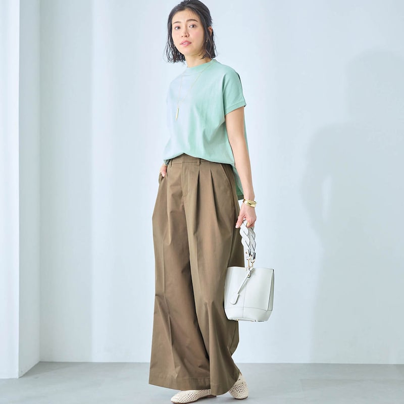 モデル身長168cm／M ※写真は撮影用のため股下+6cmになります。