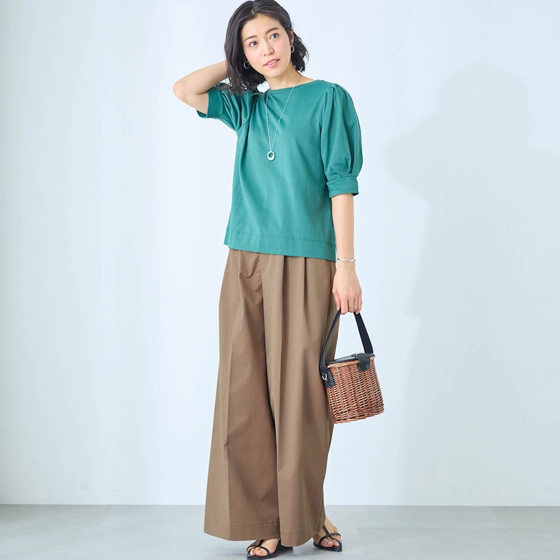 モデル身長168cm／M ※写真は撮影用のため股下+6cmになります。