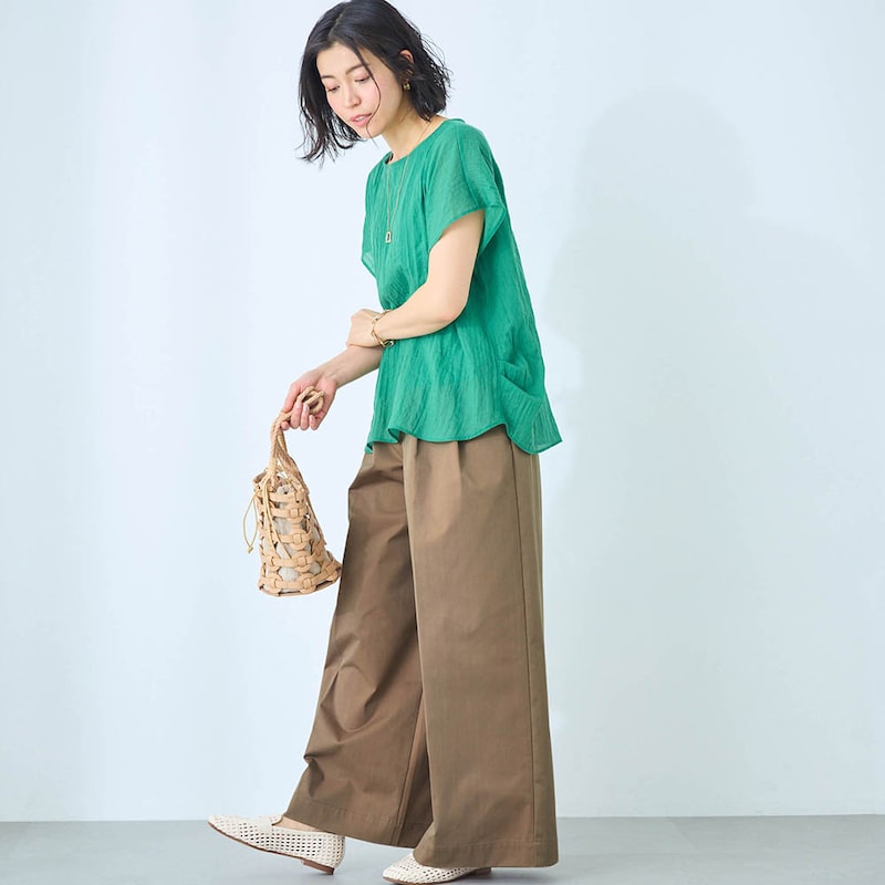 モデル身長168cm／M ※写真は撮影用のため股下+6cmになります。