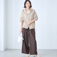 モデル身長168cm／M ※写真は撮影用のため股下+6cmになります。ボトムのみ着用