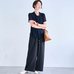 モデル身長168cm／M ※写真は撮影用のため股下+6cmになります。ボトムのみ着用
