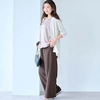モデル身長166cm／M ※写真は撮影用のため股下+6cmになります。ボトムのみ着用