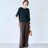 モデル身長172cm／M ※写真は撮影用のため股下+6cmになります。ボトムのみ着用
