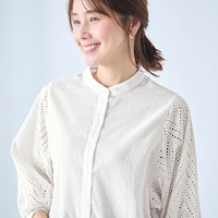 上品なスタンドカラーで首元も気になりにくい