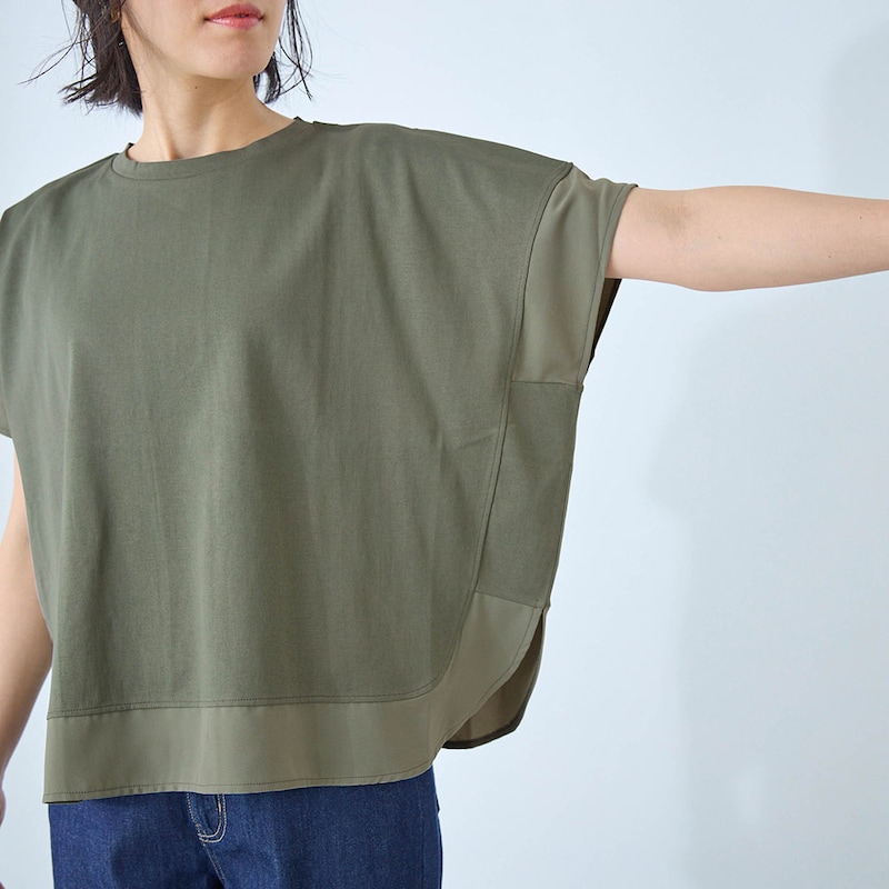 袖口や裾をシアー感のある素材に切り替えたデザイン