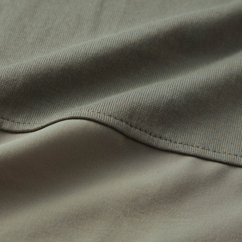 身頃部分は綿100%素材ながら、接触冷感機能をもったひんやり涼しい着心地