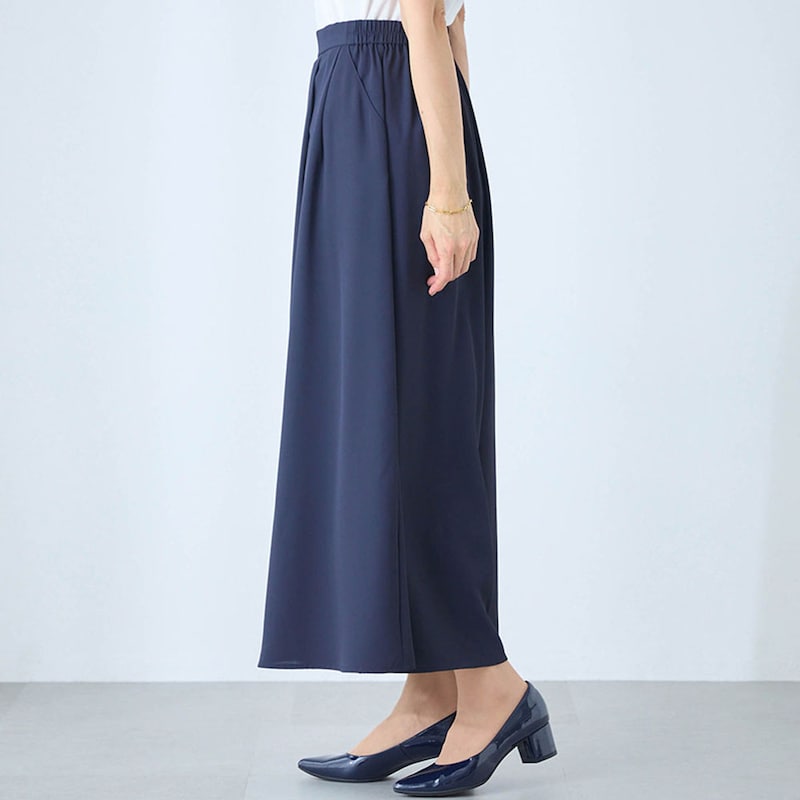 モデル身長167cm／M ※写真は撮影用のため股下+6cmになります。