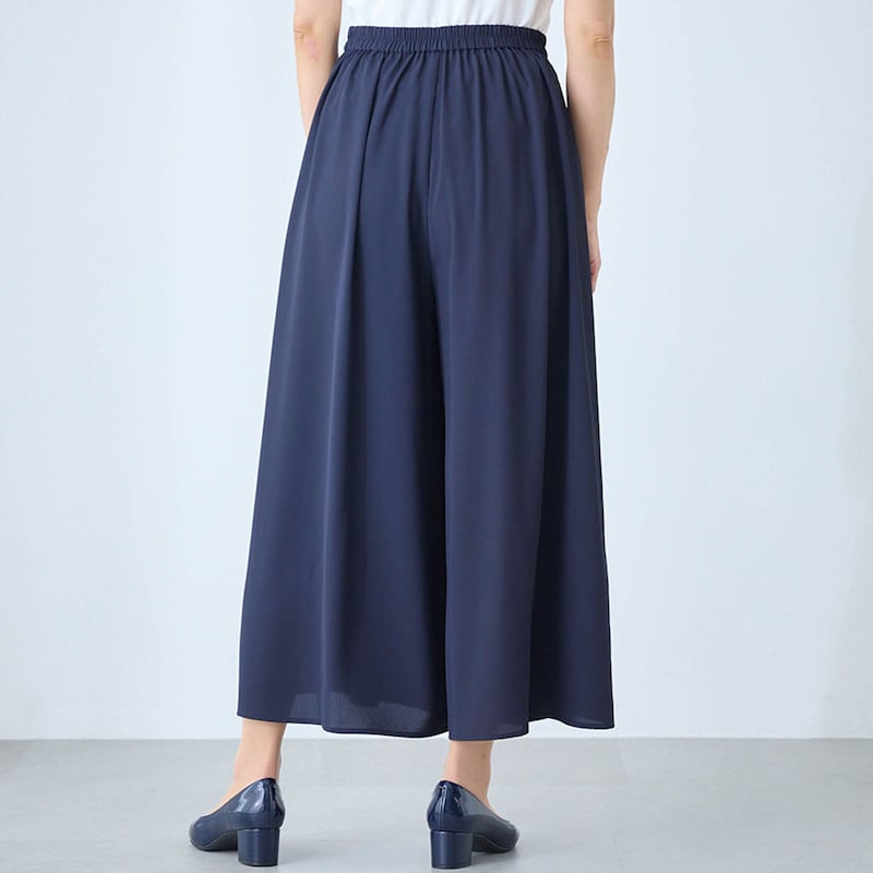 モデル身長167cm／M ※写真は撮影用のため股下+6cmになります。