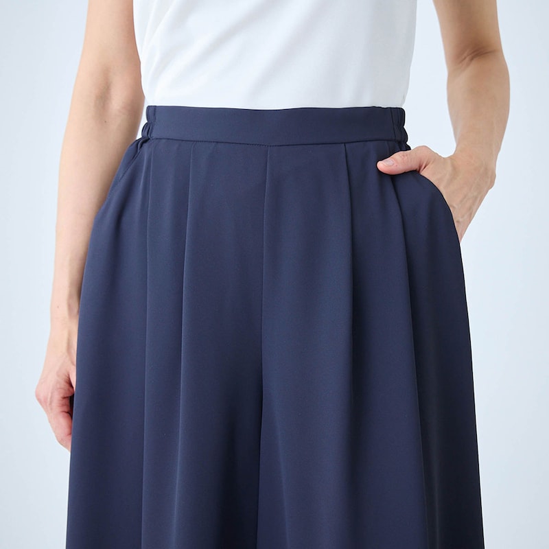 ウエストのフロントはフラットでインしてもすっきり