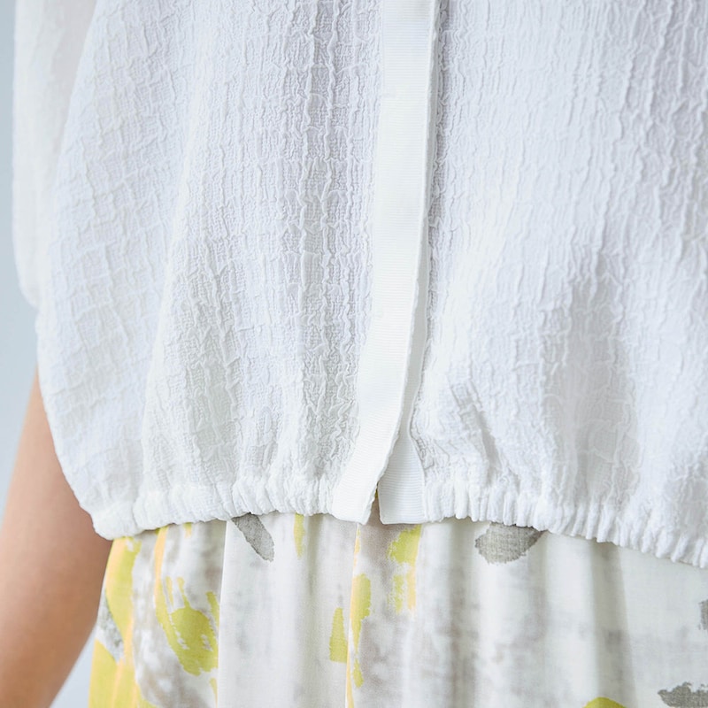 裾はゴム仕様で自然と丸みのあるシルエットに