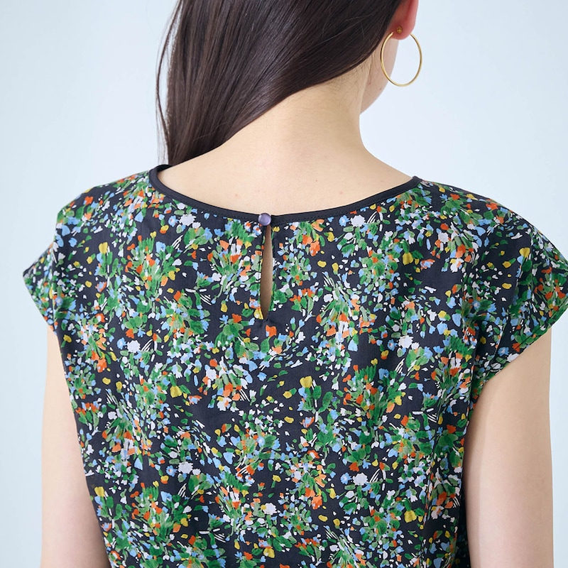 後ろ襟元はナミダ開き