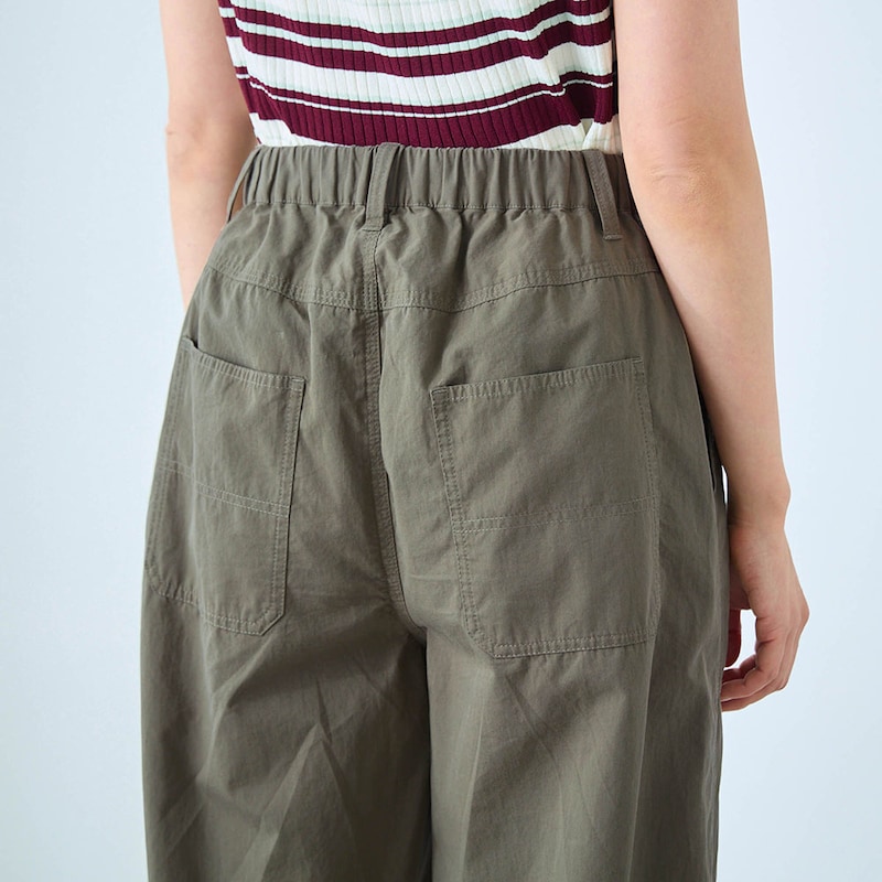 ウエスト後ろはゴム仕様で窮屈感のないはき心地