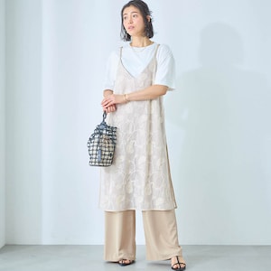 モデル身長168cm／M ※写真は撮影用のため股下+6cmになります。