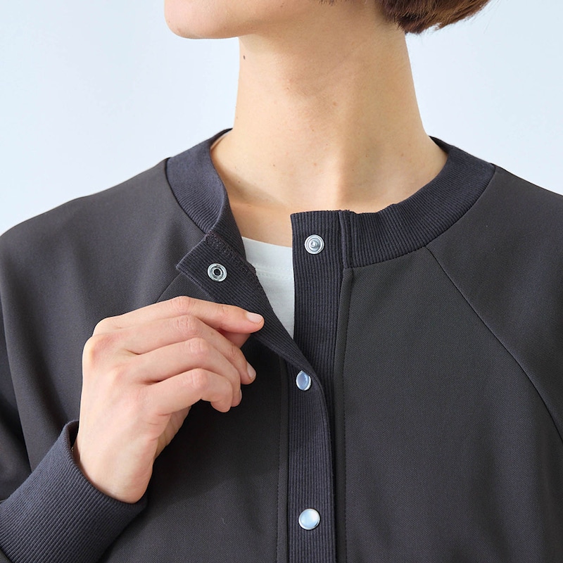 スナップボタンで着脱も簡単