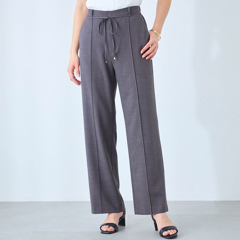 モデル身長168cm／M ※写真は撮影用のため股下+6cmになります。