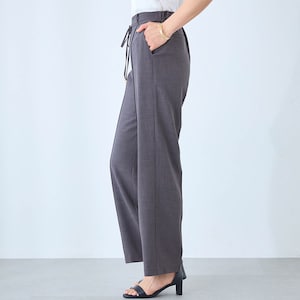 モデル身長168cm／M ※写真は撮影用のため股下+6cmになります。