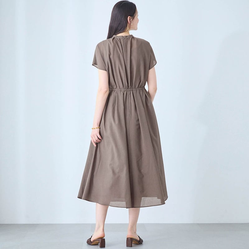 モデル身長171cm／M ※写真は撮影用のため着丈+6cmになります。