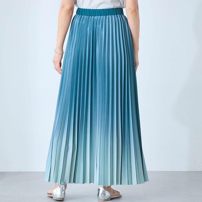 モデル身長167cm／M ※写真は撮影用のため総丈+6cmになります。