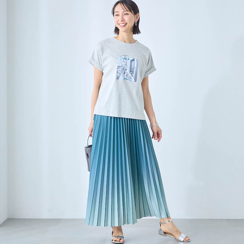 モデル身長167cm／M ※写真は撮影用のため総丈+6cmになります。