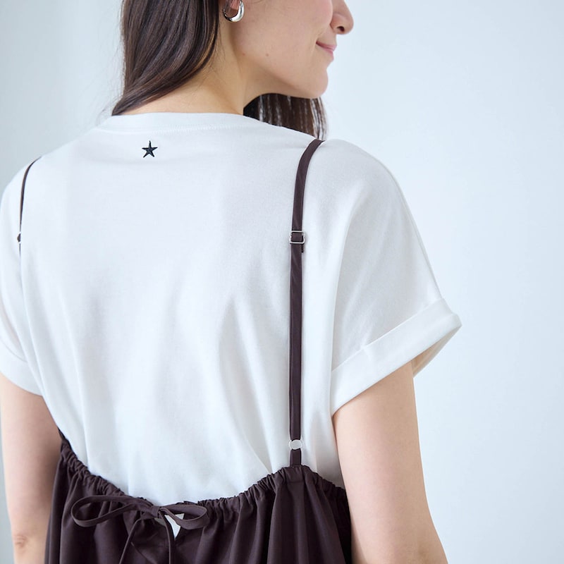 肩紐はアジャスター付きで長さ調節可能