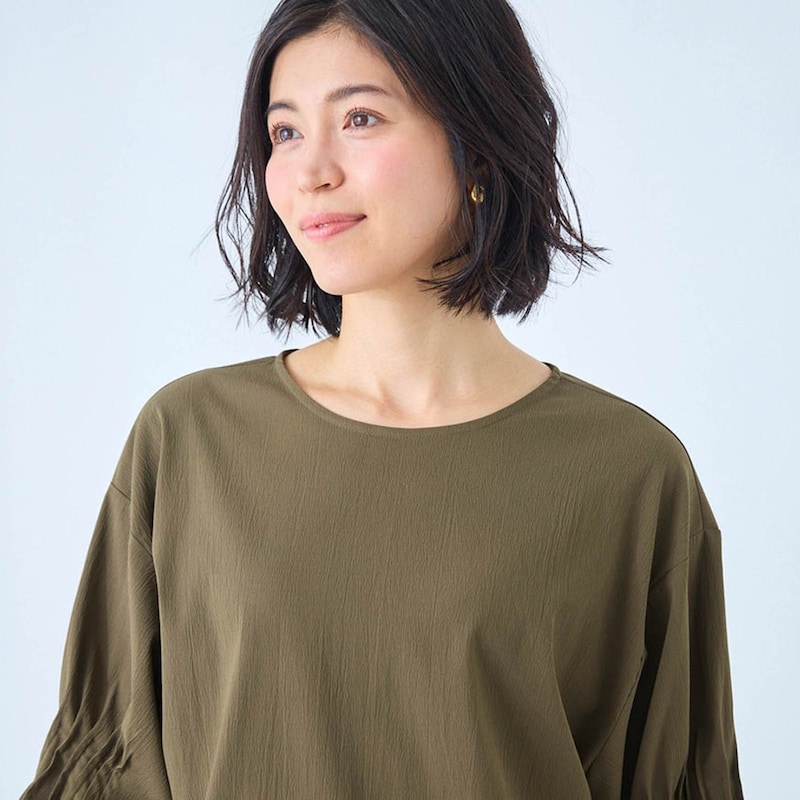 シンプルなクルーネック