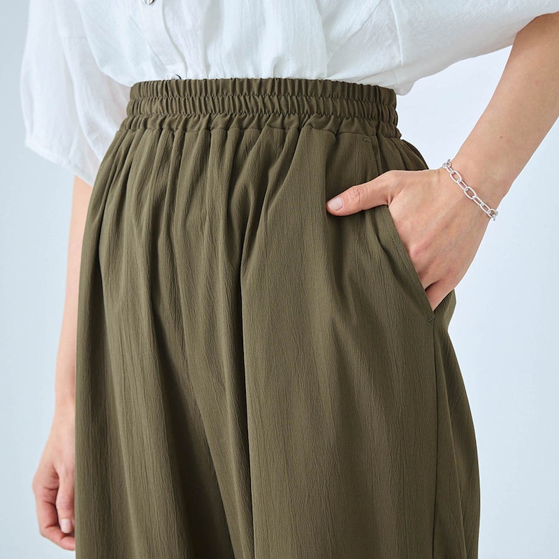 ウエストは総ゴム仕様でラクなはき心地