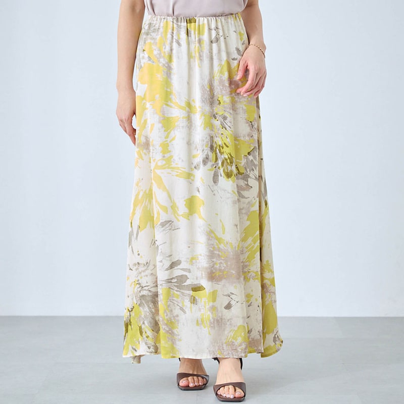 モデル身長168cm／M ※写真は撮影用のため総丈+6cmになります。