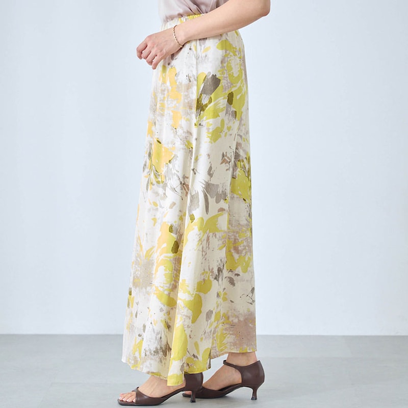 モデル身長168cm／M ※写真は撮影用のため総丈+6cmになります。