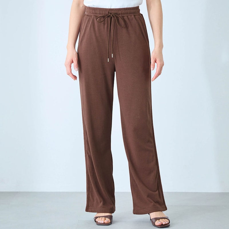 モデル身長168cm／M ※写真は撮影用のため股下+6cmになります。