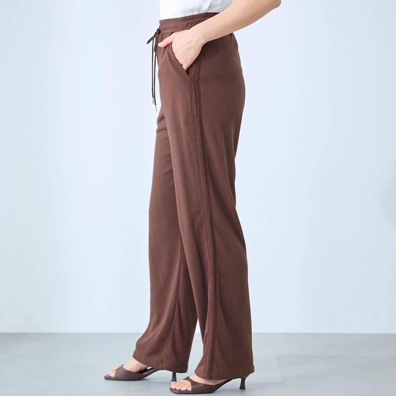 モデル身長168cm／M ※写真は撮影用のため股下+6cmになります。