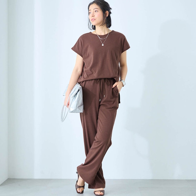 モデル身長168cm／M ※写真は撮影用のため股下+6cmになります。