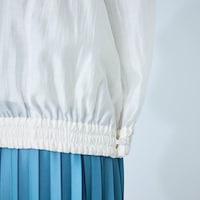 サイドボタンで裾幅や着丈を調整可能
