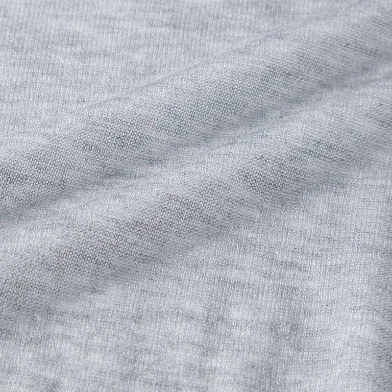 ラメ糸を使った光沢感のある素材が華やか