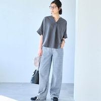 モデル身長168cm／M ※写真は撮影用のため股下+6cmになります。