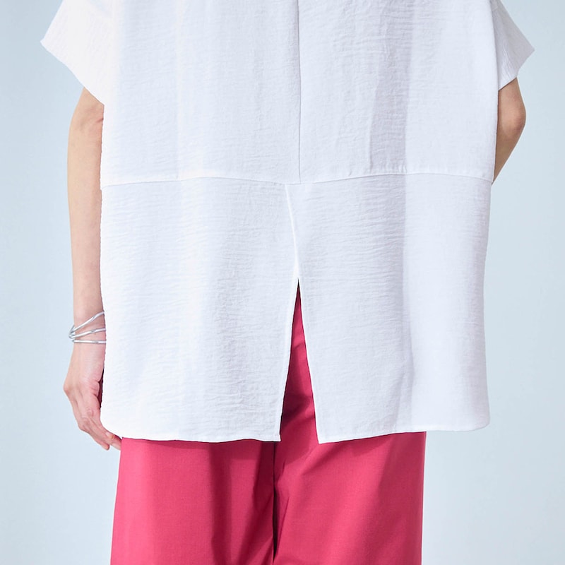 バックスリット入りで軽やかさをプラス