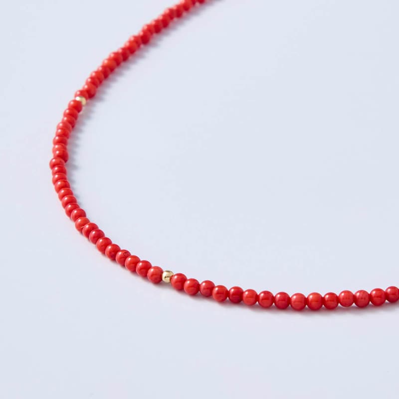 小粒の上品なビーズネックレス