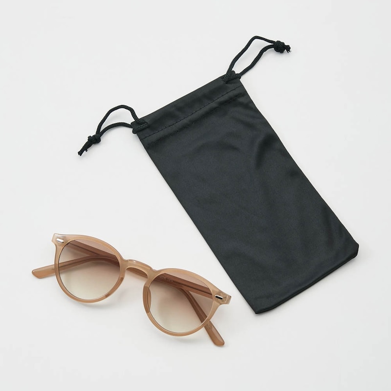 巾着型の収納袋付き